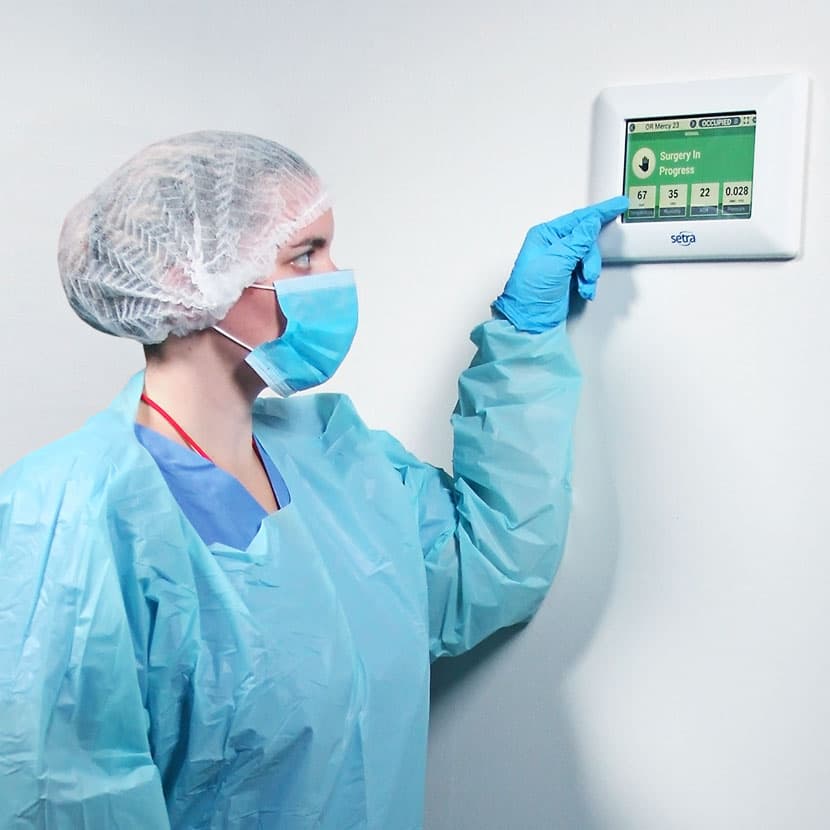 Nurse operating Setra Flex unit